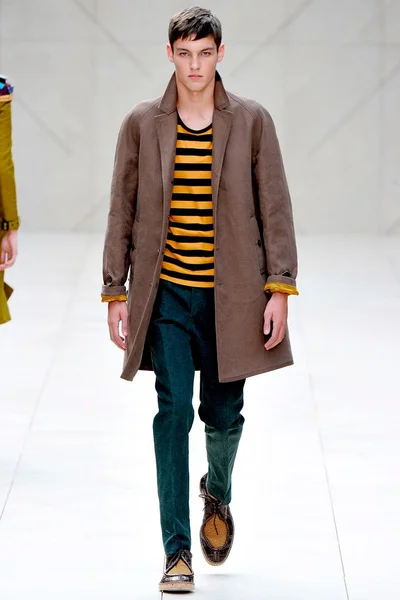 Look 11